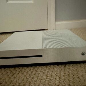 Barely used Xbox one s